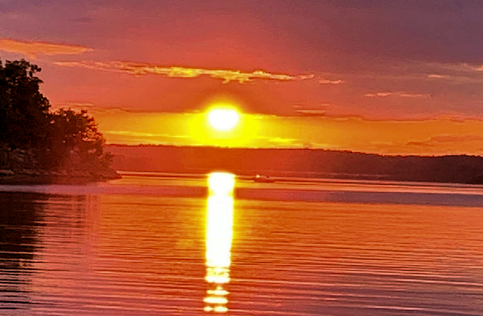 Sunset over Stockton Lake near Southwinds Motel